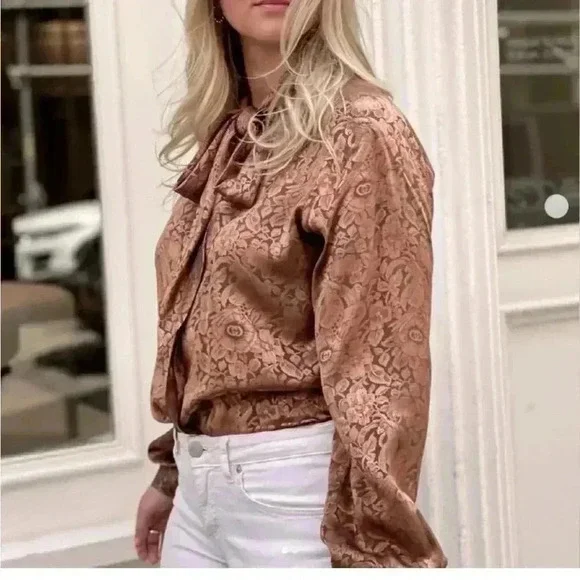 Gucci Emerald Green Silk Jacquard Blouse Size Medium GG Logo Print Ruffle Blouse - Picture 8 of 8